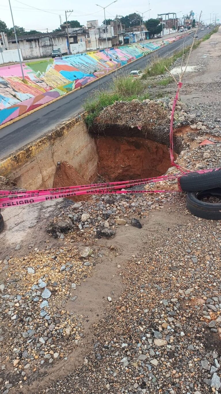 Socavón en el puente de La Bomba pone en riesgo a automovilistas y al ...