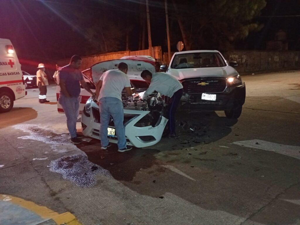*Cuatro lesionados deja choque entre taxi y vehículo particular en la ...