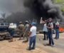 Taxistas bloquean la Costera del Golfo en Acayucan tras detención de compañeros