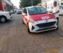 *Motociclista derrapa tras evitar choque con taxi en el centro de Coatzacoalcos*